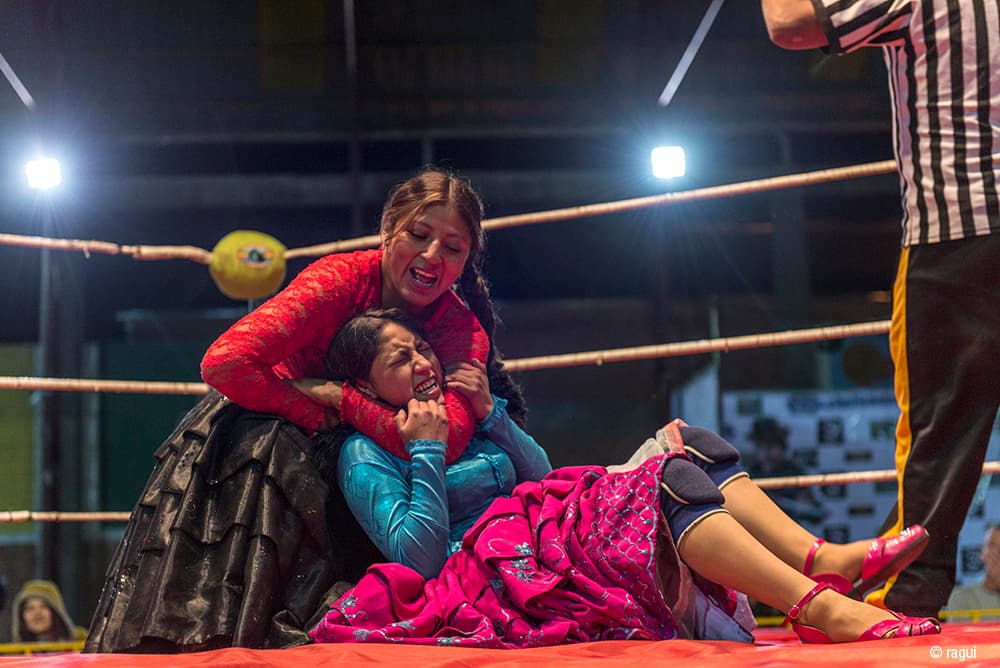 Cholitas wrestling